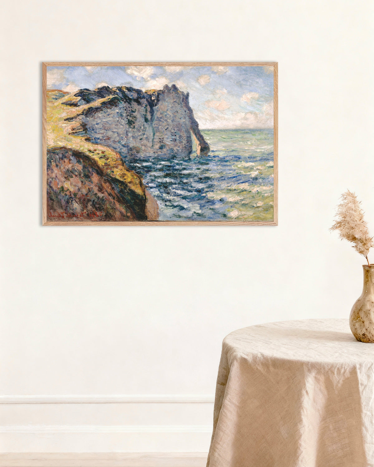 Poster Die Falaise d'Aval, Étretat (1885) von Claude Monet mit naturfarbenem Holzrahmen