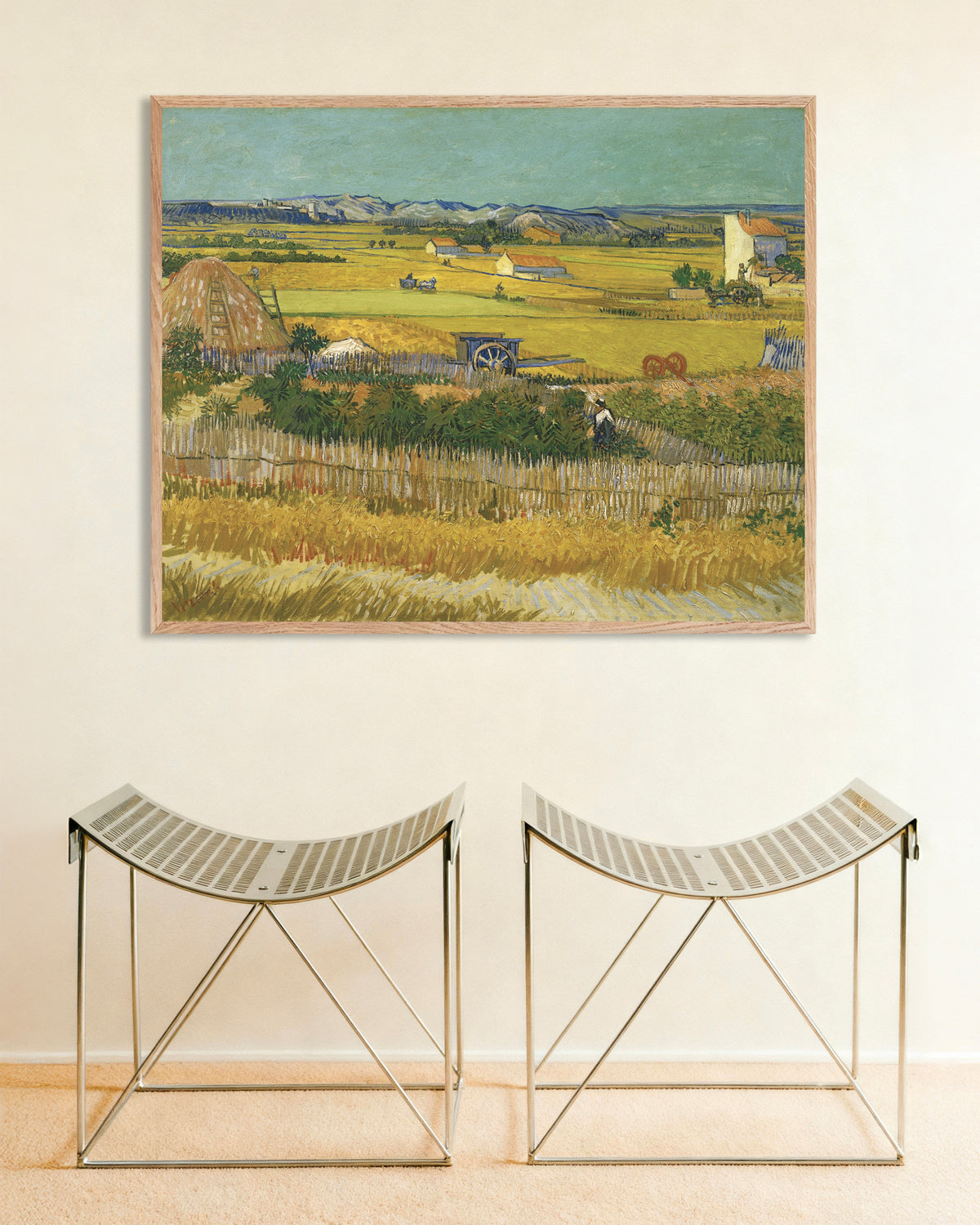 Poster mit „Die Ernte (1888) von Vincent van Gogh“ und naturfarbenem Holzrahmen
