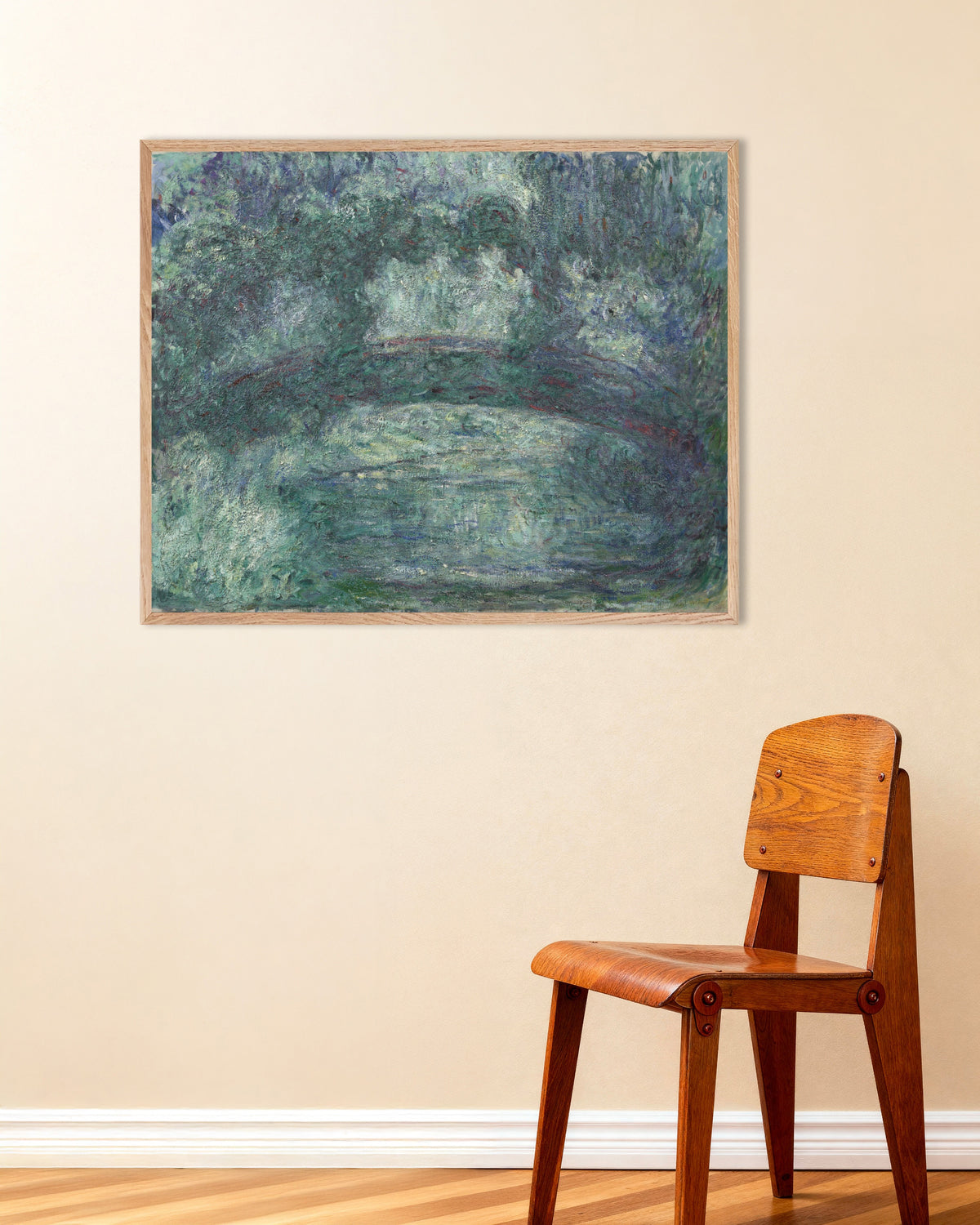 Poster Die japanische Brücke (1919–1924) von Claude Monet mit naturfarbenem Holzrahmen