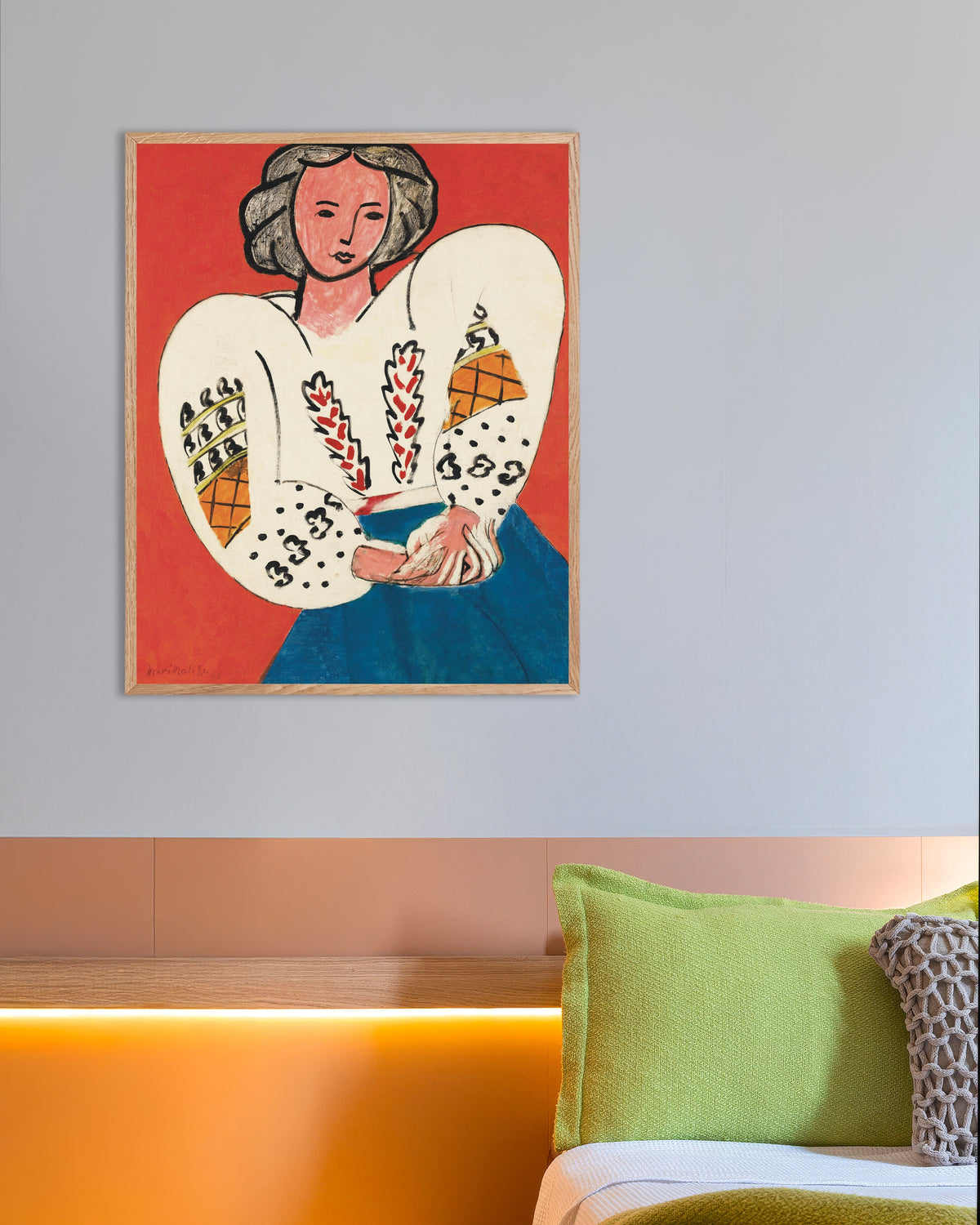 Poster mit Die rumänische Bluse (1940) von Henri Matisse, mit naturfarbenem Holzrahmen