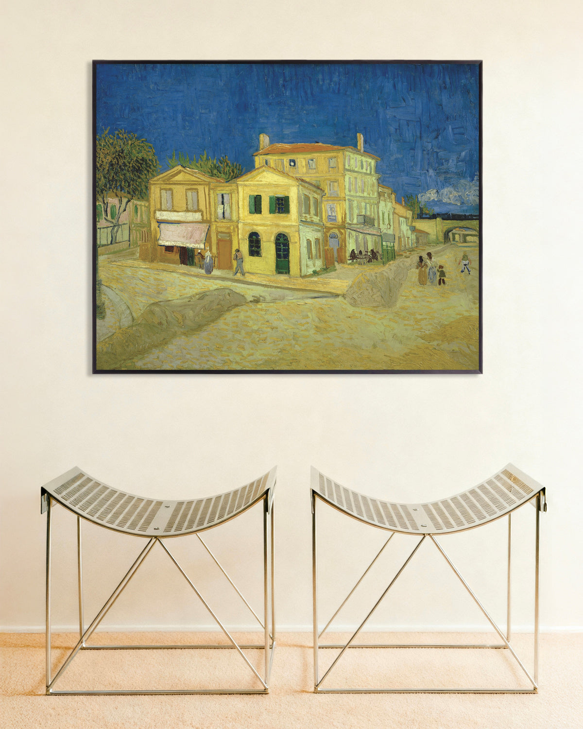 Poster von Das Gelbe Haus, Die Straße (1888) von Vincent van Gogh, mit Metallrahmen
