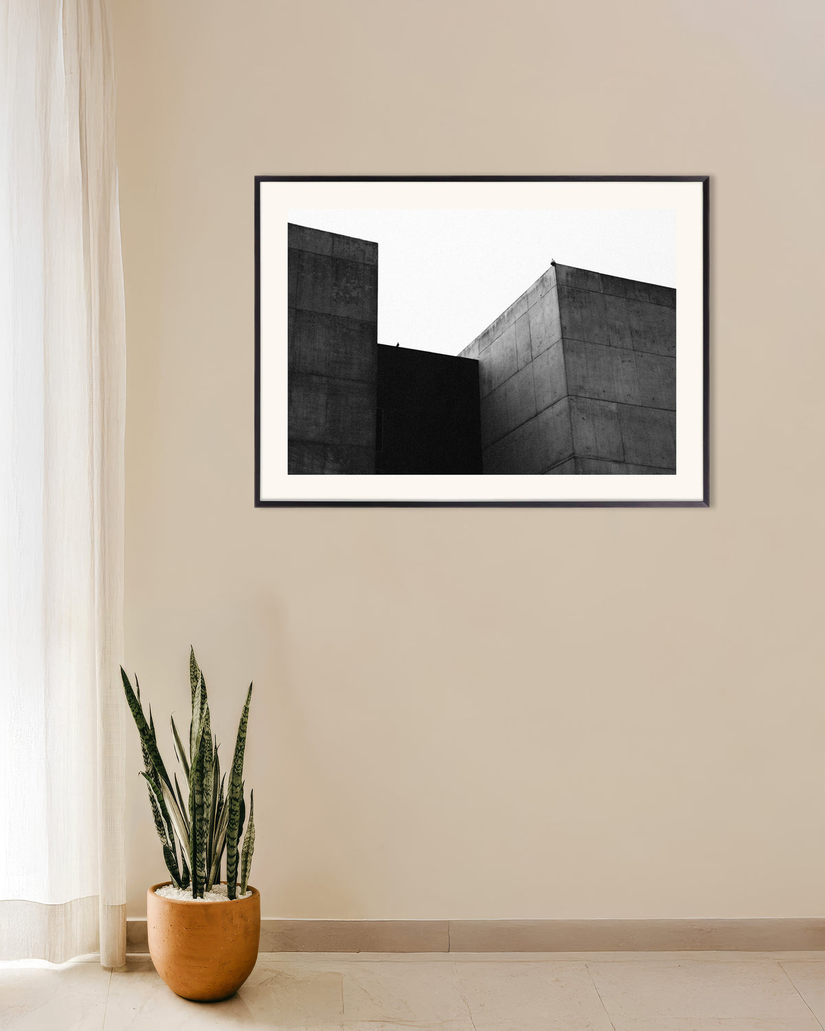 Poster „Zwei Betonblöcke und ein Vogel“ mit Metallrahmen