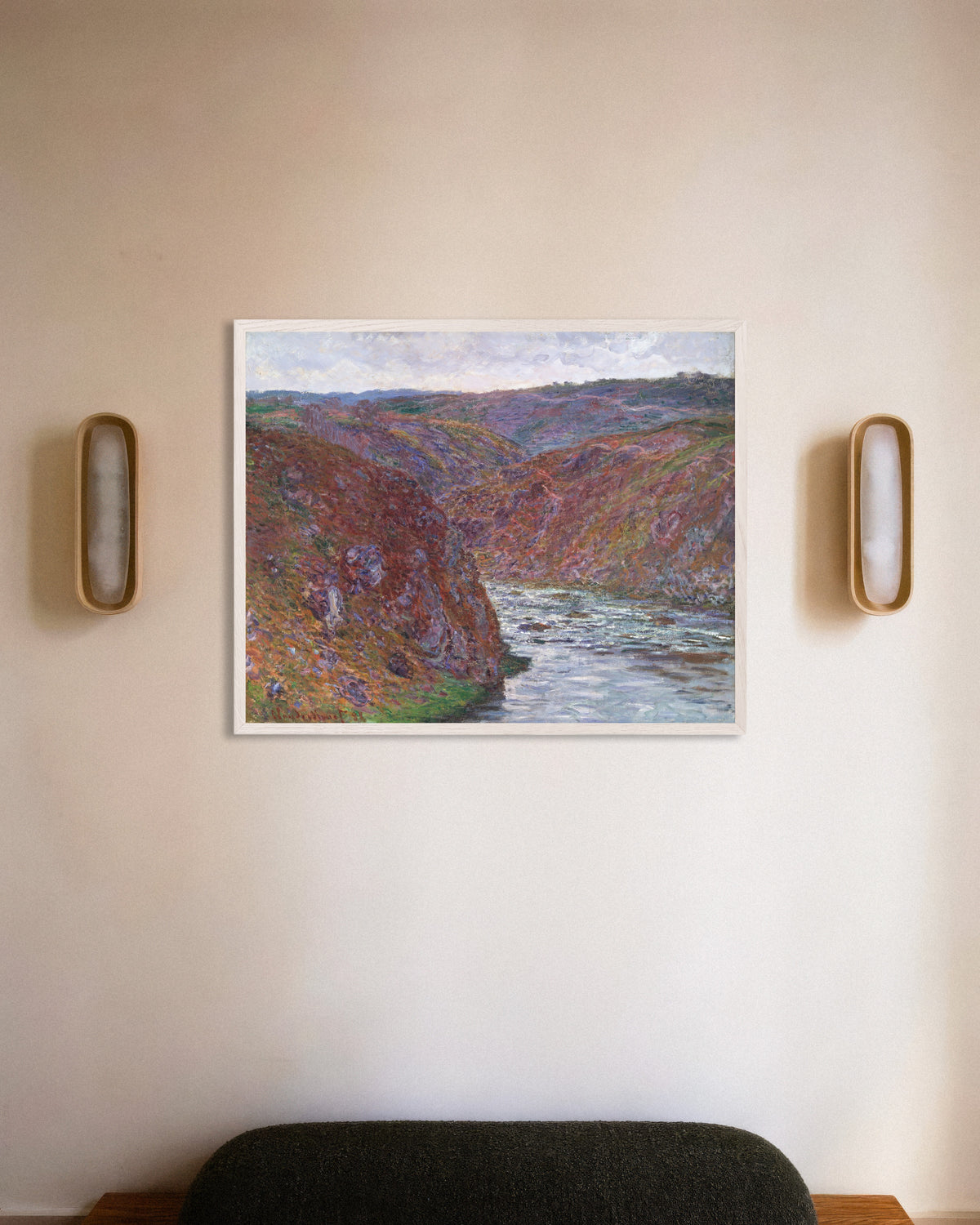 Poster Das Tal der Creuse, grauer Tag (1889) von Claude Monet mit weißem Holzrahmen