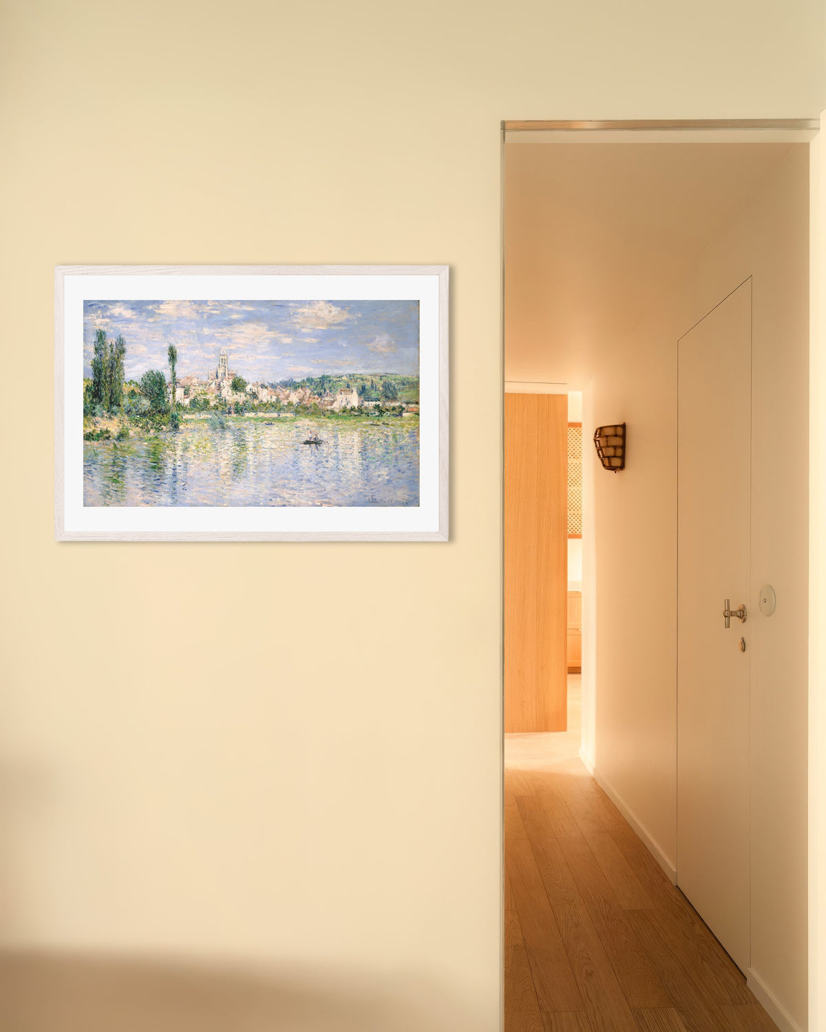 Poster Vétheuil im Sommer (1880) von Claude Monet mit weißem Holzrahmen