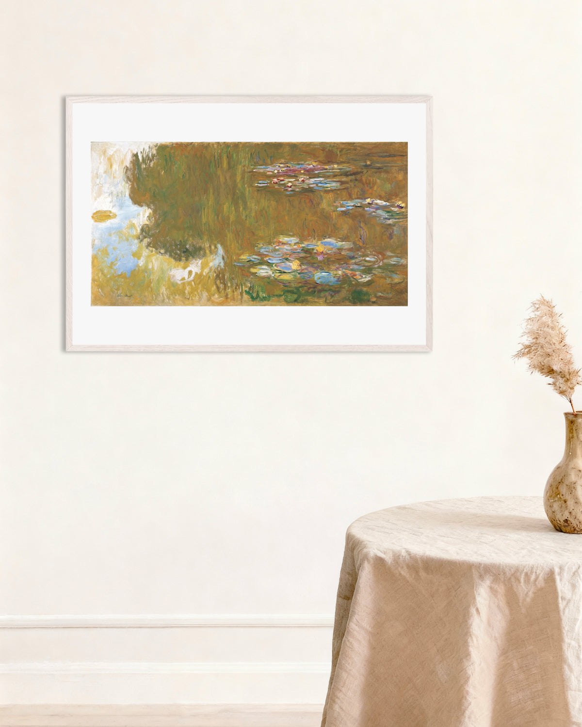 Poster Seerosenteich mit Weidenspiegelungen (um 1917–1919) von Claude Monet mit weißem Holzrahmen